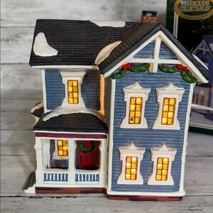1998 Dickens Blue Victorian House Lighted Village w/Box +  Cord/Bulb 354-9565
